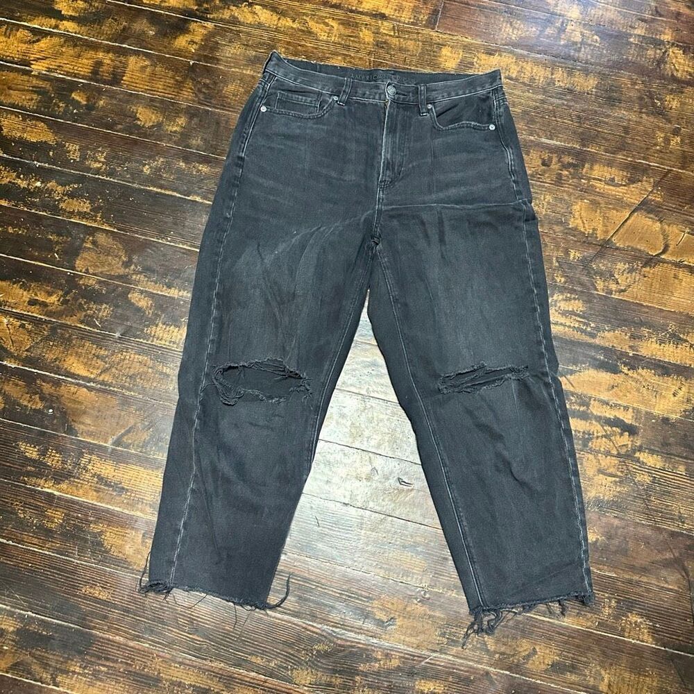 American Eagle black raw hem relaxed mom 8 x-short jeans